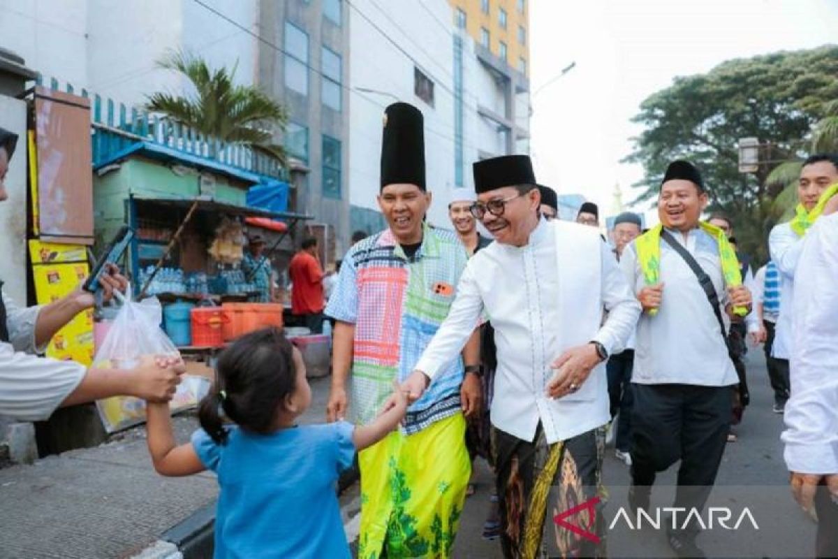 5.000 orang ramaikan jalan sehat sarungan di Kota Tangerang