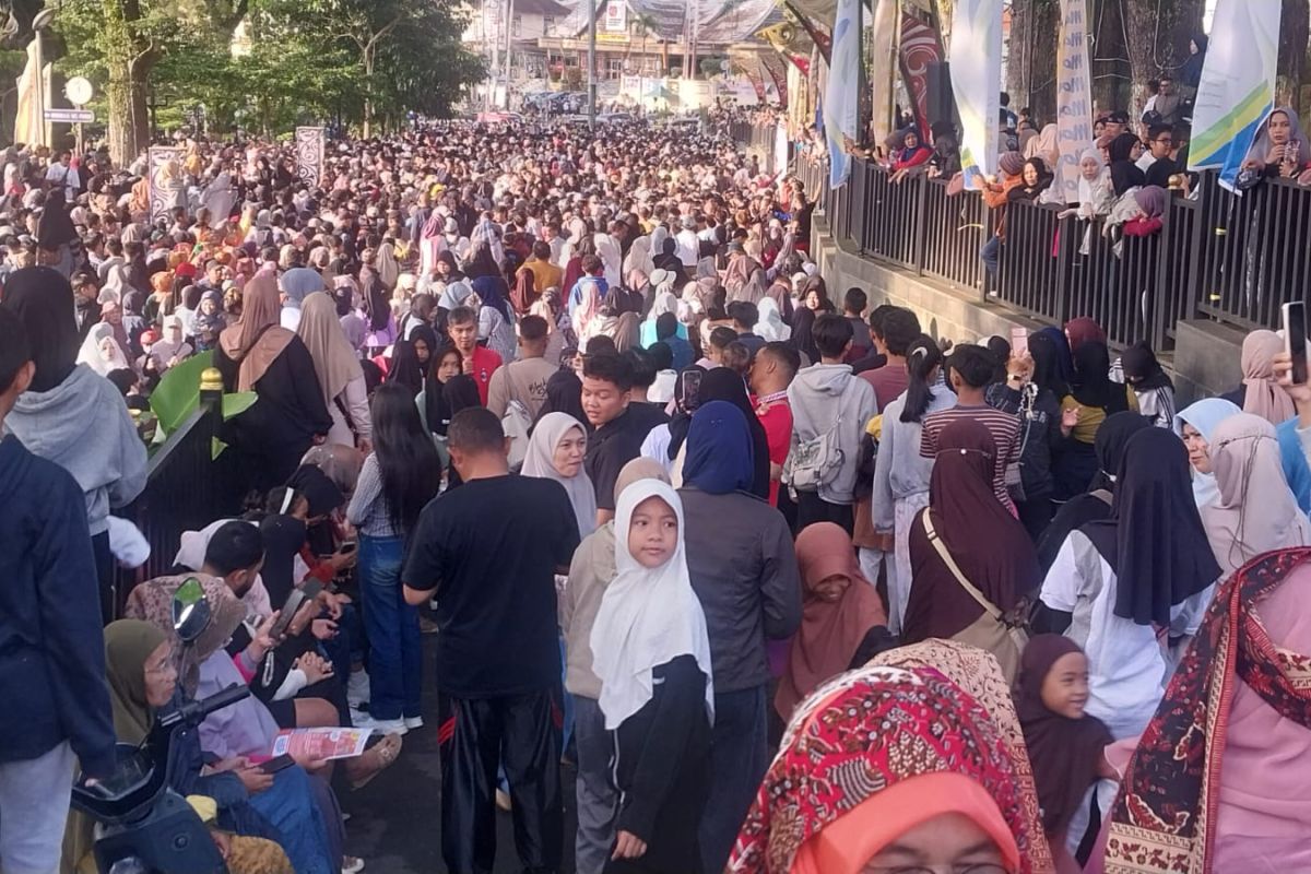 Festival kuliner tutup peringatan 100 tahun Jam Gadang Bukittinggi