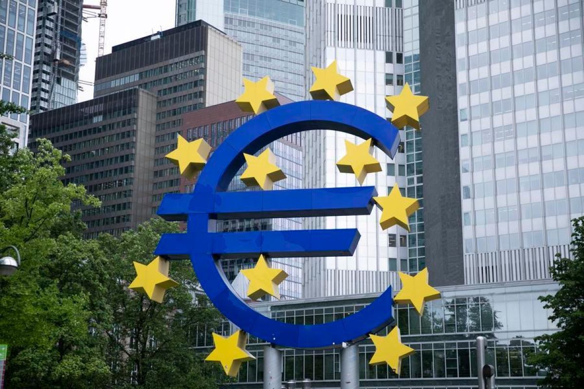 Pejabat ECB sebut krisis Timur Tengah tekan pertumbuhan zona euro