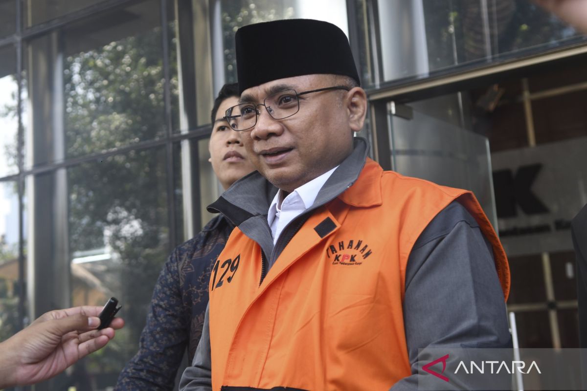 KPK bantarkan penahanan Yaqut Cholil Qoumas karena sakit