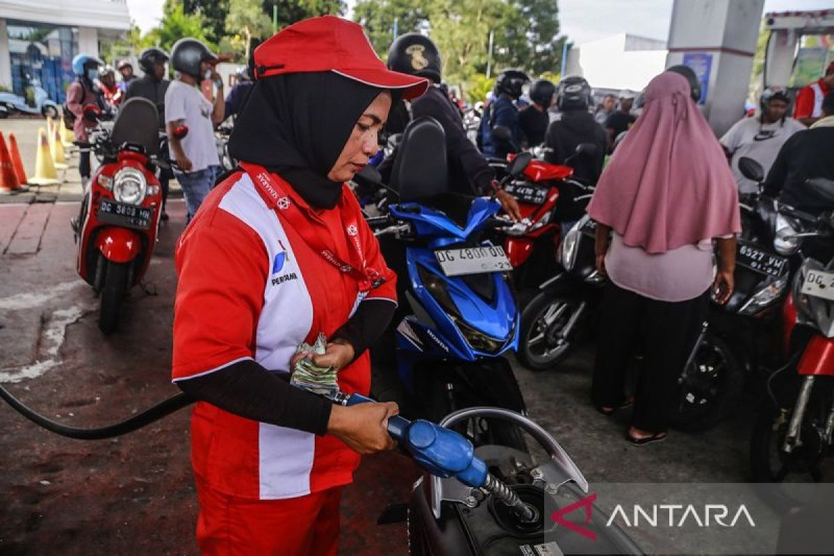 Ekonom: Penurunan harga BBM non-subsidi bantu perekonomian masyarakat