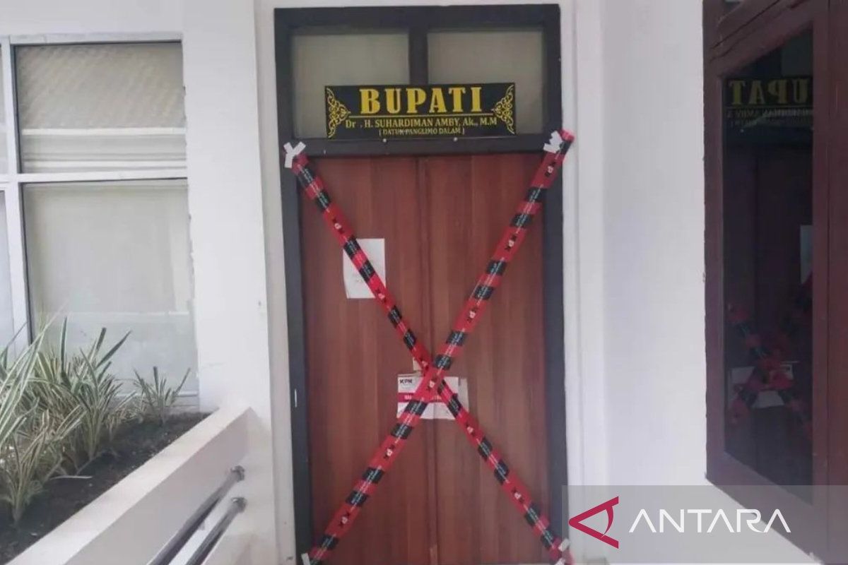 Sejumlah ruangan di Kantor Bupati Kuansing disegel