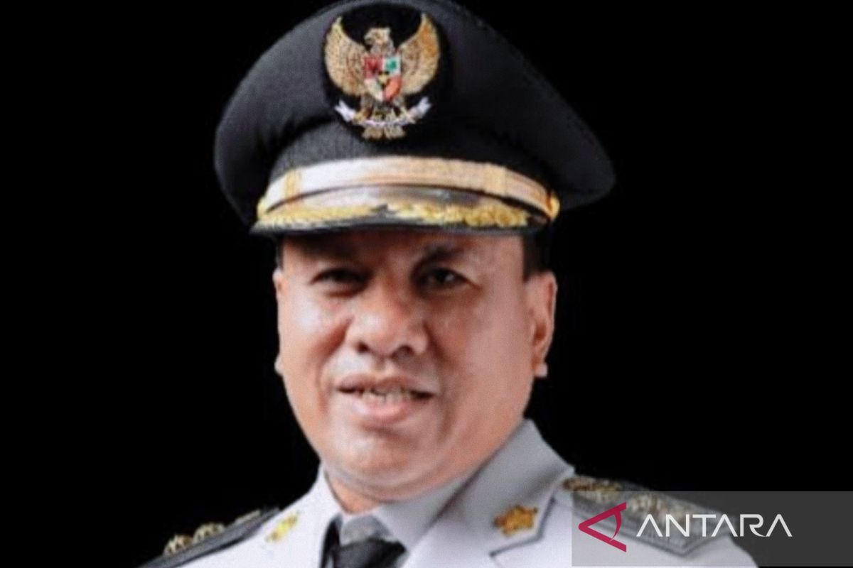 Bupati-Sekda Kuansing menyerahkan diri, dan dibawa KPK dari Soetta