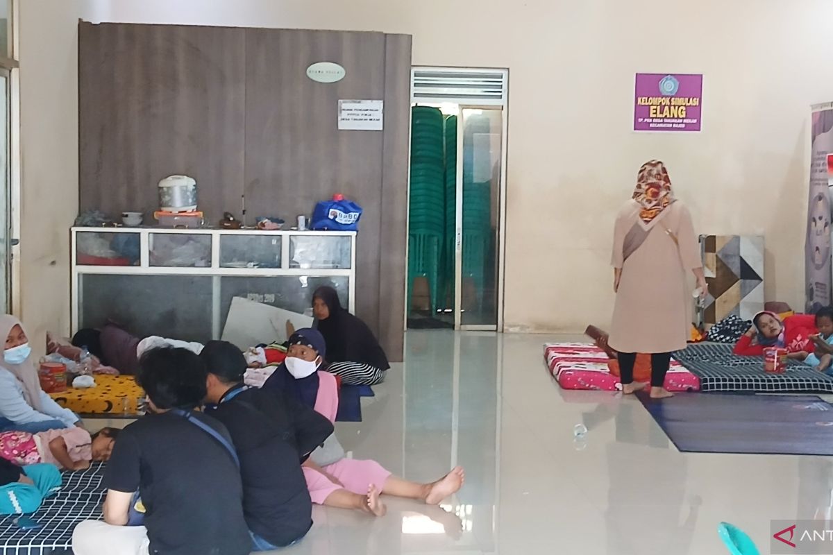 Polisi beri pengamanan rumah yang ditinggal pengungsi TPA Jatiwaringin