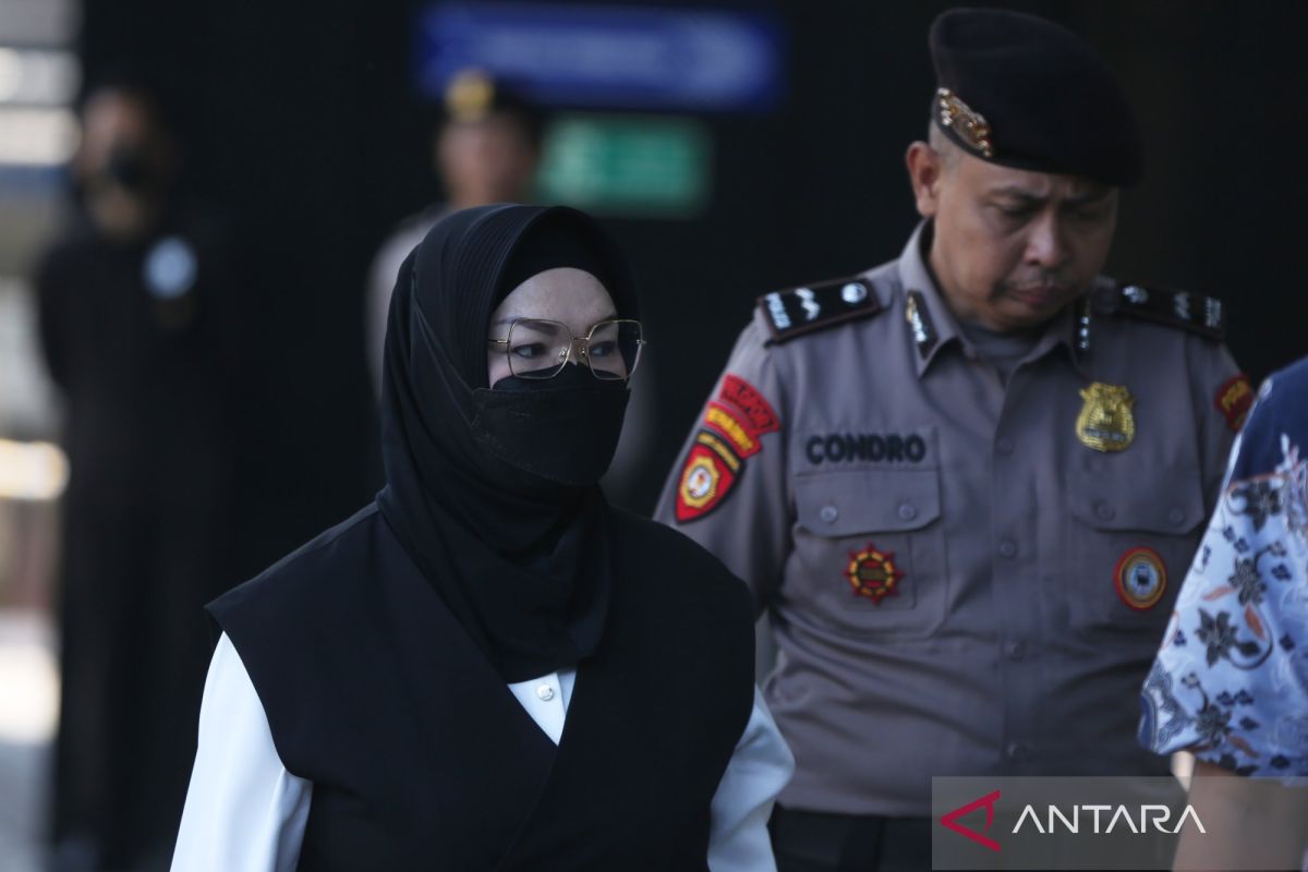 Bupati Sukoharjo Etik Suryani jalani pemeriksaan lanjutan di Jakarta