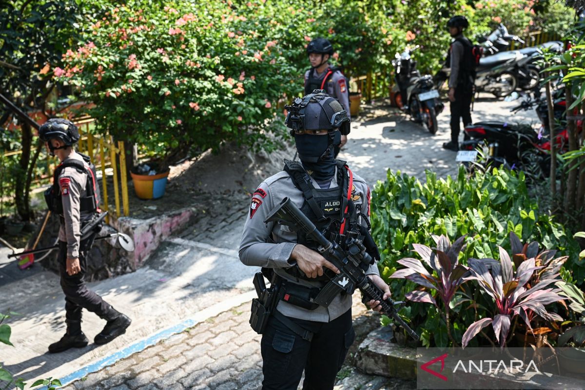Gegana lakukan penyisiran usai ancaman dugaan bom di SD Srengseng Sawah 15