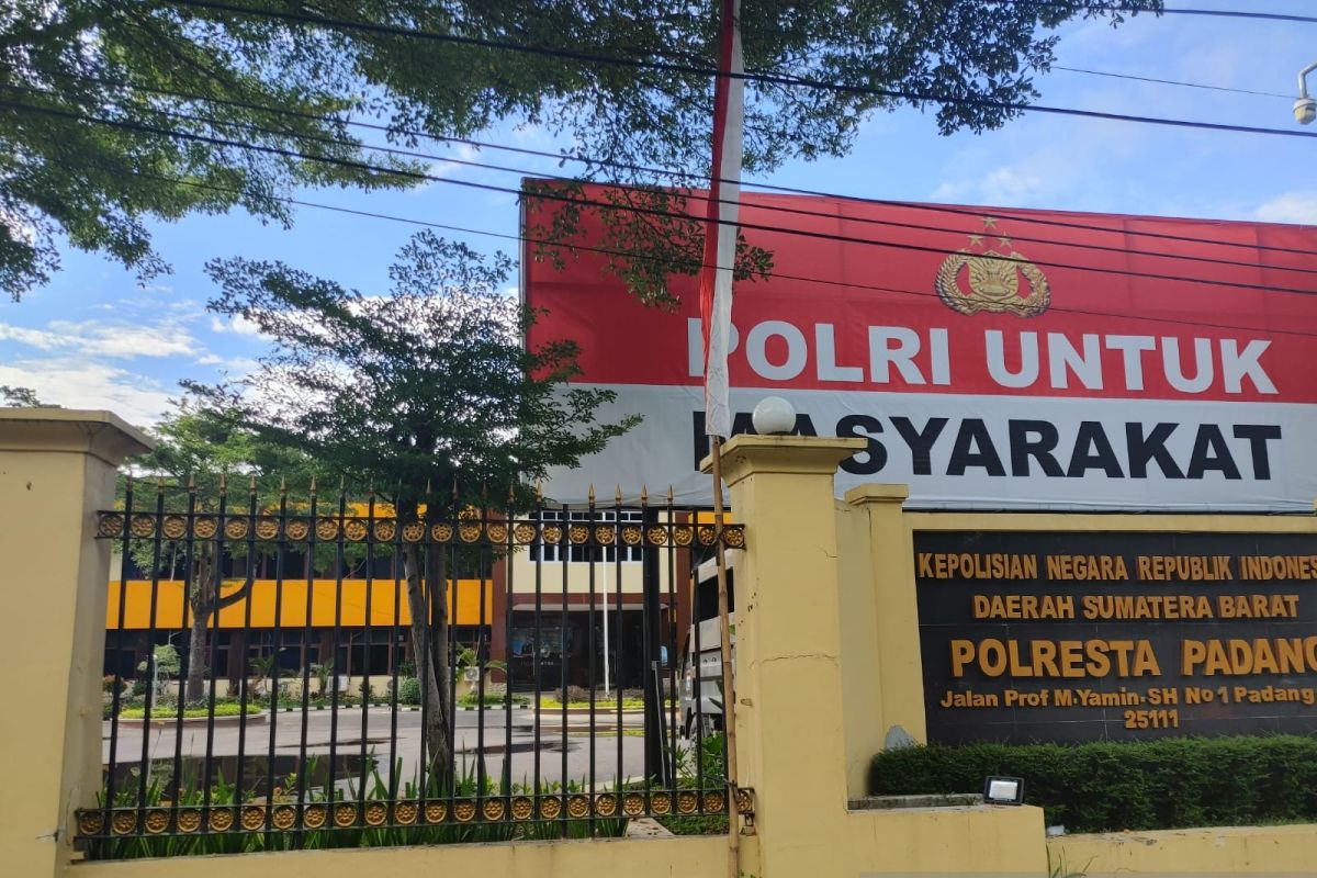 Polisi periksa siswa yang diduga merakit bom di Padang