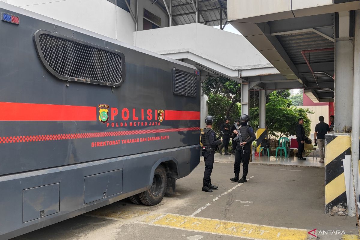 Hari ini, tersangka Don Ritto dan barang bukti dilimpahkan ke Kejagung