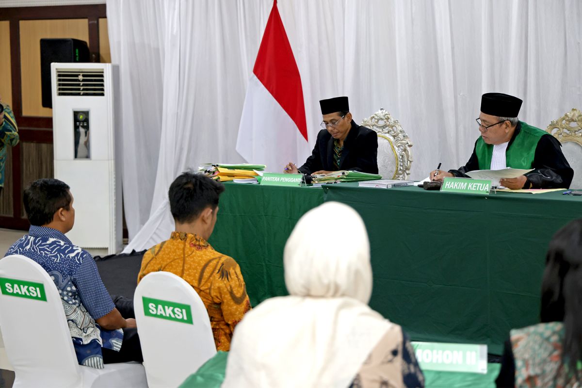 Menambatkan asa anak, selembar hukum sejuta harapan