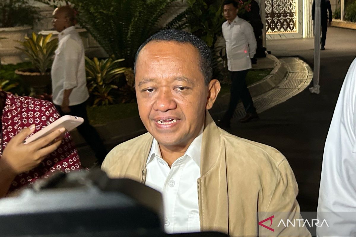 Bahlil: Pemerintah targetkan penerapan BBM campuran etanol mulai 2027