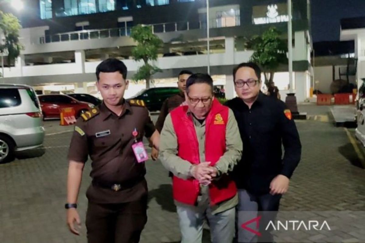 Mantan Dirut Kebun Binatang Surabaya jadi tersangka korupsi
