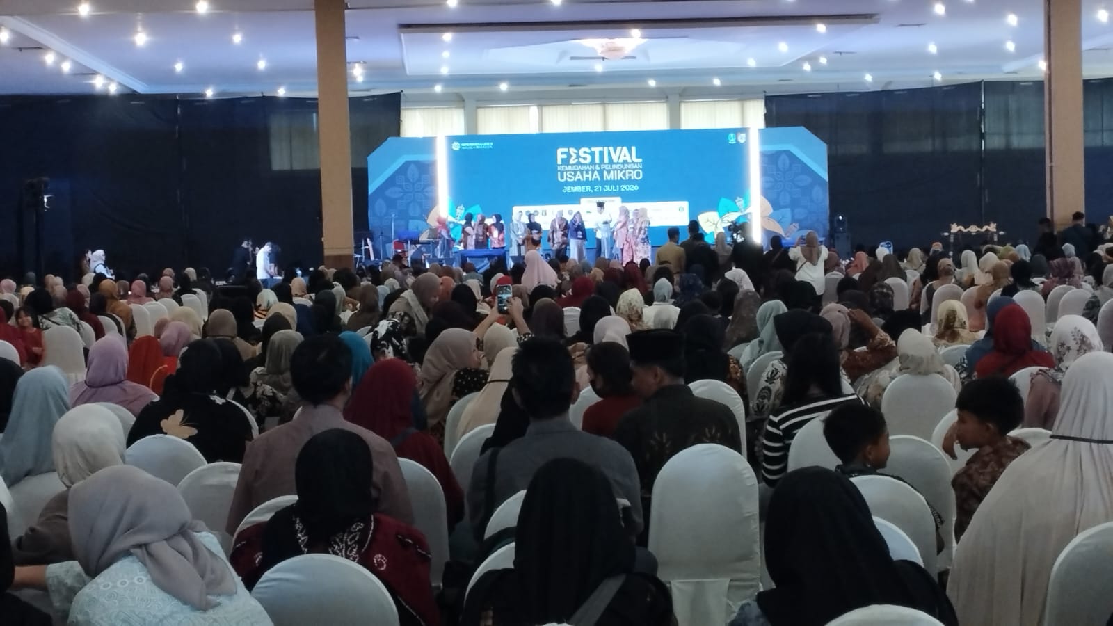 Pengusaha UMKM jember saat mengikuti Festival kemudahan dan pelindung usaha mikro JEMBER 2026.Foto Edi Mulyono