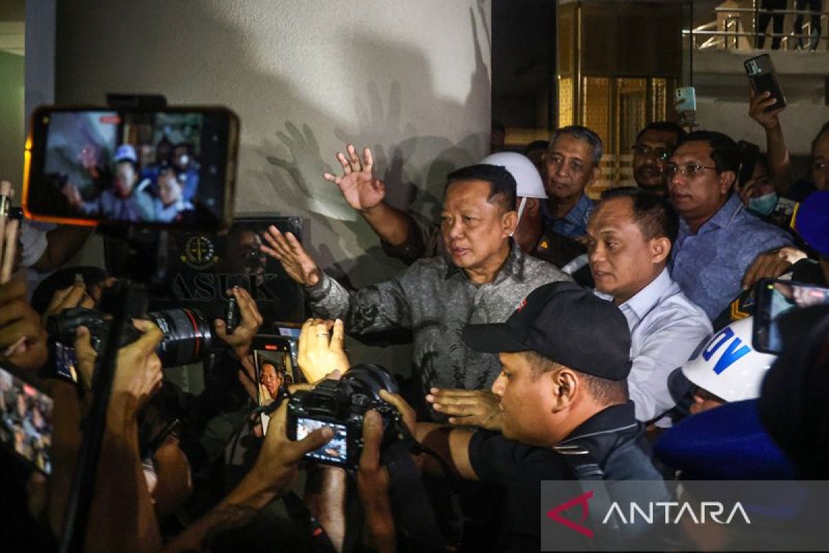 DPR minta tak boleh ada perlakuan berbeda bagi Febrie Adriansyah